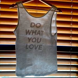 Girl’s athletic shirt with back knot